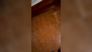 lén lút sang phòng con em hàng xóm