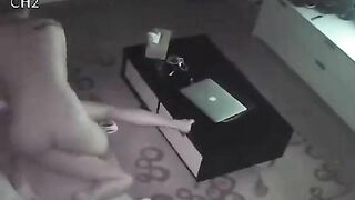 Văn Mai Hương Đụ với bạn trai tại nhà