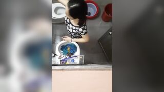 Quay lén tắm bị phát hiện