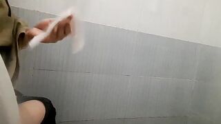Em gái thay đồ 1
