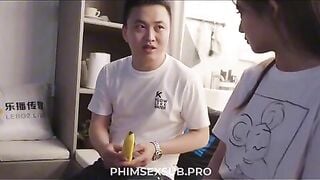 Cô em họ ngây thơ được ông anh họ dậy cách làm tình