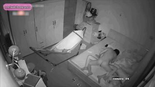Hack cam cặp vợ chồng tranh thủ con ngủ địt hăng say