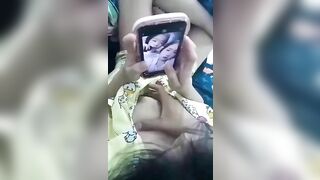 Bóp vú đứa em gái mới ***