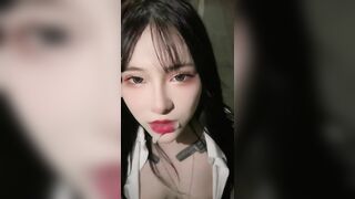 Gái xinh mặt dâm tinh đầy mồm
