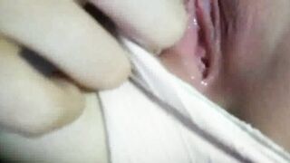 Banh lồn nhỏ em gái đang ngủ say
