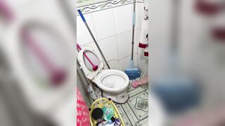 Bắn tinh trùng vào quân lót. Tiên