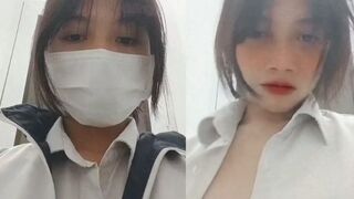 Clip sex nữ sinh thích chọn WC là nơi sung sướng