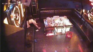 Chịch trong quán karaoke