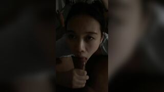 Nhìn bú ngon lành thật, đky kênh ib tui cho xem cơ thể nhó