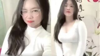 Em gái C3 rất vui vẻ đụ nhau
