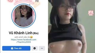 Clip Vũ Khánh Linh 2k5 gắn cu giả vào tường tự sướng