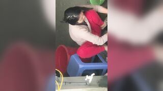 Lén nhìn em hàng xóm để sục chim