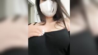 Em gái cảm thấy nứng lồn khi di chuyển khắp Hà Nội