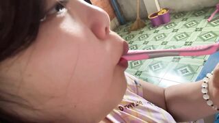 Bé *** tập bú cu