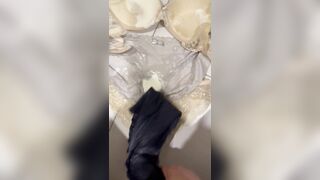 Thích bú sữa chua quần lót