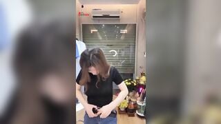 VN sự cố lộ hàng trên live stream P3