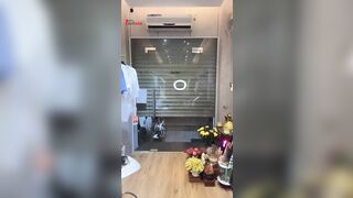 VN sự cố lộ hàng trên live stream P3