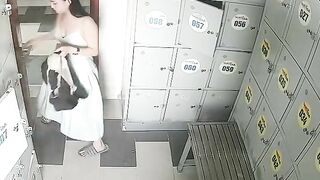 Hack camera quay lén bễ bơi 2