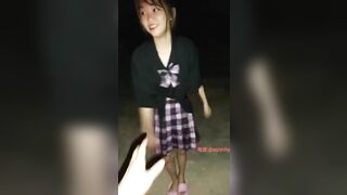 Gạ em hoc sinh ra đồng chịch