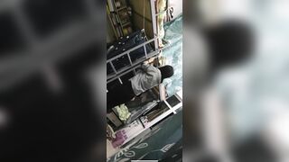 Quay lén đứa bạn ở ký túc xá thả rông