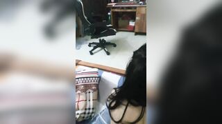 Chị chủ phòng trọ nói chồng chị đi công tác rủ sang phòng xem phim