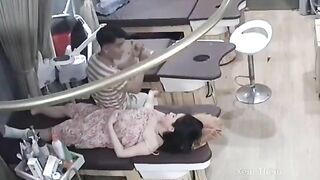 Thằng bạn đi công tác để cô vợ làm spa ngon thế này thì ~ Sex Viet