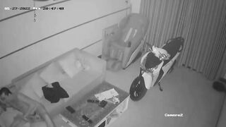 Hack cam chồng đi công tác coi camera ở nhà vợ làm gì và cái kết
