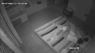 Hack camera vợ chồng ở nhà ngủ sớm thì làm gì bây giờ anh em nhỉ