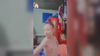 Em gái *** tắm quay clip bị phát hiện