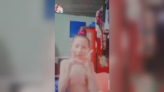 Em gái *** tắm quay clip bị phát hiện