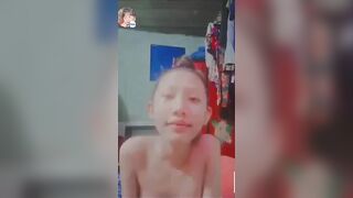 Em gái *** tắm quay clip bị phát hiện