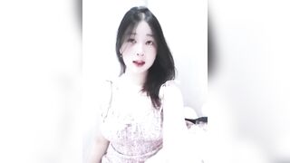 Em học sinh thủ dâm điêu luyện sướng híp cả mắt