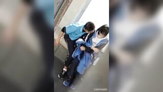 Clip quay lén 2 em học sinh love rủ nhau ra sau trường làm chuyện đó
