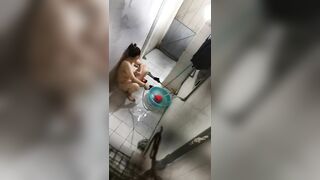 Em gái nứng quá vào nhà tắm thủ dâm, đky kênh ib tui cho xem cơ thể nhó