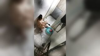 Em gái nứng quá vào nhà tắm thủ dâm, đky kênh ib tui cho xem cơ thể nhó