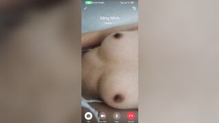 Em gái vừa call người ny vừa xoa vú