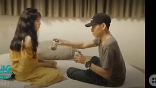 gái xinh thất tình nhậu 1 mình và anh chàng may mắn