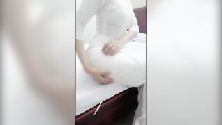 Em áo dài mông to nhìn nuột thế này mà sao chịu nổi cơ chứ