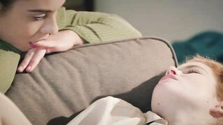 Hai cô bạn thân làm tình.
