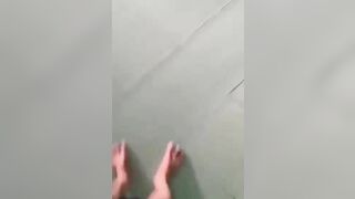 Sục khi mẹ hương ngủ rồi lén để cu lên tay