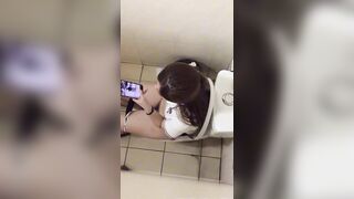 Quay Lén Nhân Viên Ngân Hàng Vib Đi Vệ Sinh Lồn Toàn Lông