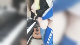 Nữ Gia Sư Dạy Đàn Piano Thổi Kèn Cho Học Sinh