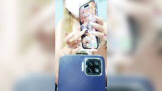 Em gái xinh lên live fb