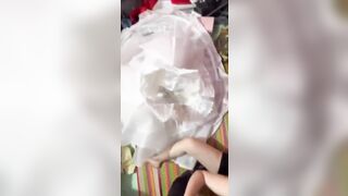 Cô Dâu Chú Rể Động Phòng Khi Quan Viên Hai Họ Còn Dự Tiệc
