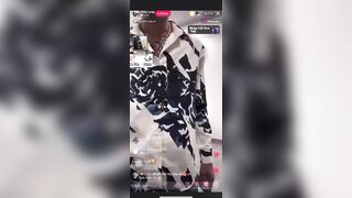 vợ thầy long lộ clip thay đồ trực tiếp trên live