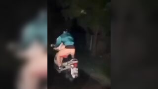 Vừa đi xe máy vừa đụ