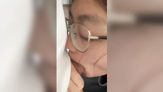 Bú cu cho bạn thân giờ nghỉ trưa