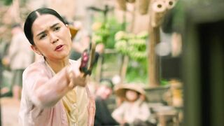 Cảnh nude của Ngọc Trinh phim Chị chị em em