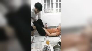 3 chàng nhậu xỉn, sẵn tiện sẽ gay 1 bữa cho mấy em gái ngồi xem 2