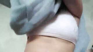 Em học sinh mới lớn vú đẹp có sở thích bạo dâm